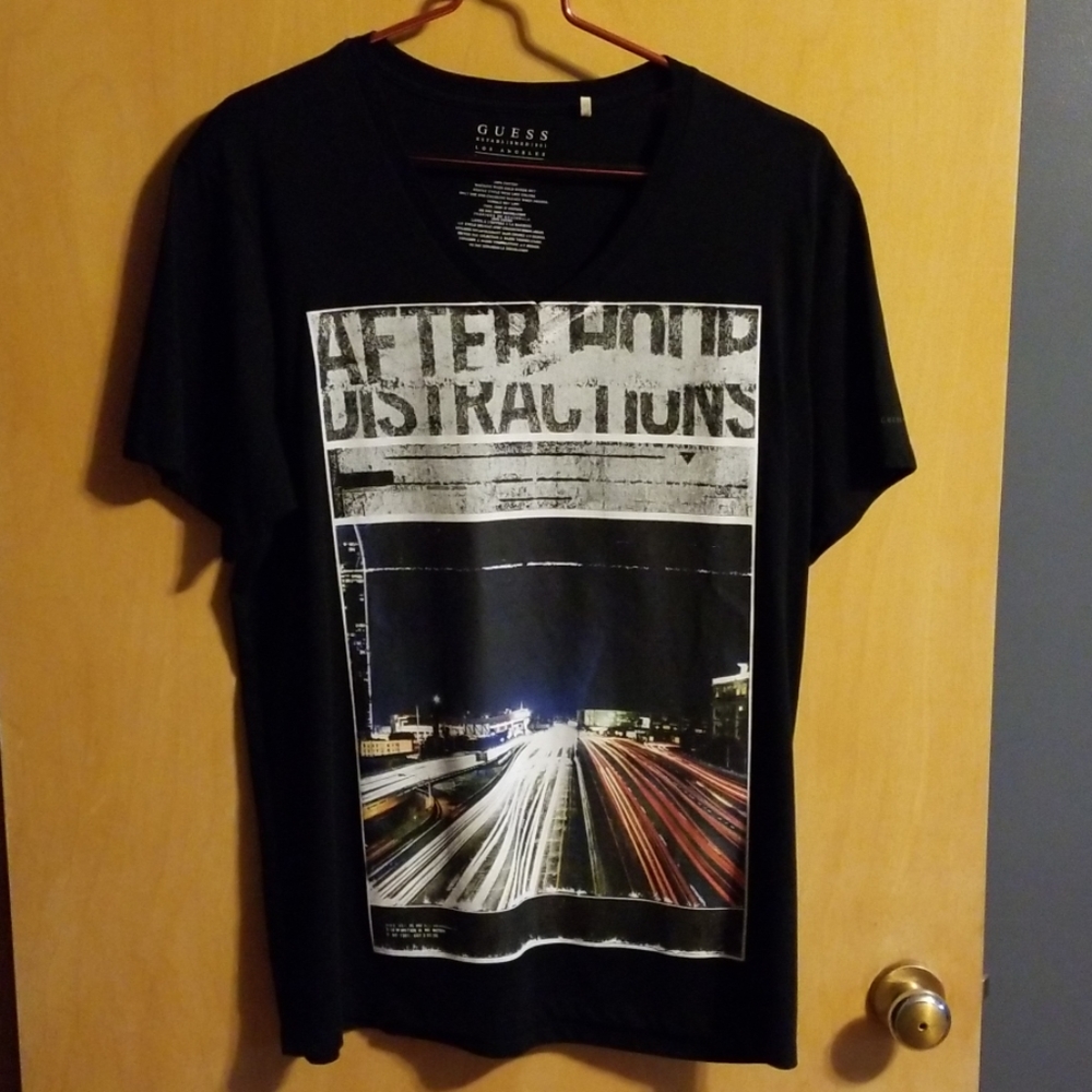 GUESS t- shirt